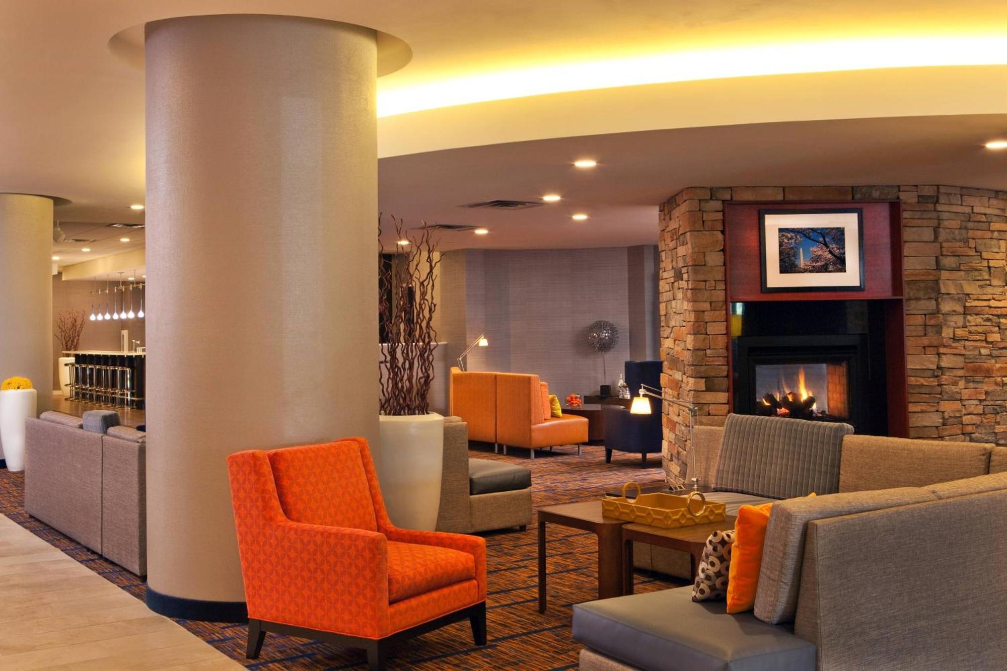 Courtyard By Marriott Alexandria Pentagon South Hotel Bagian luar foto