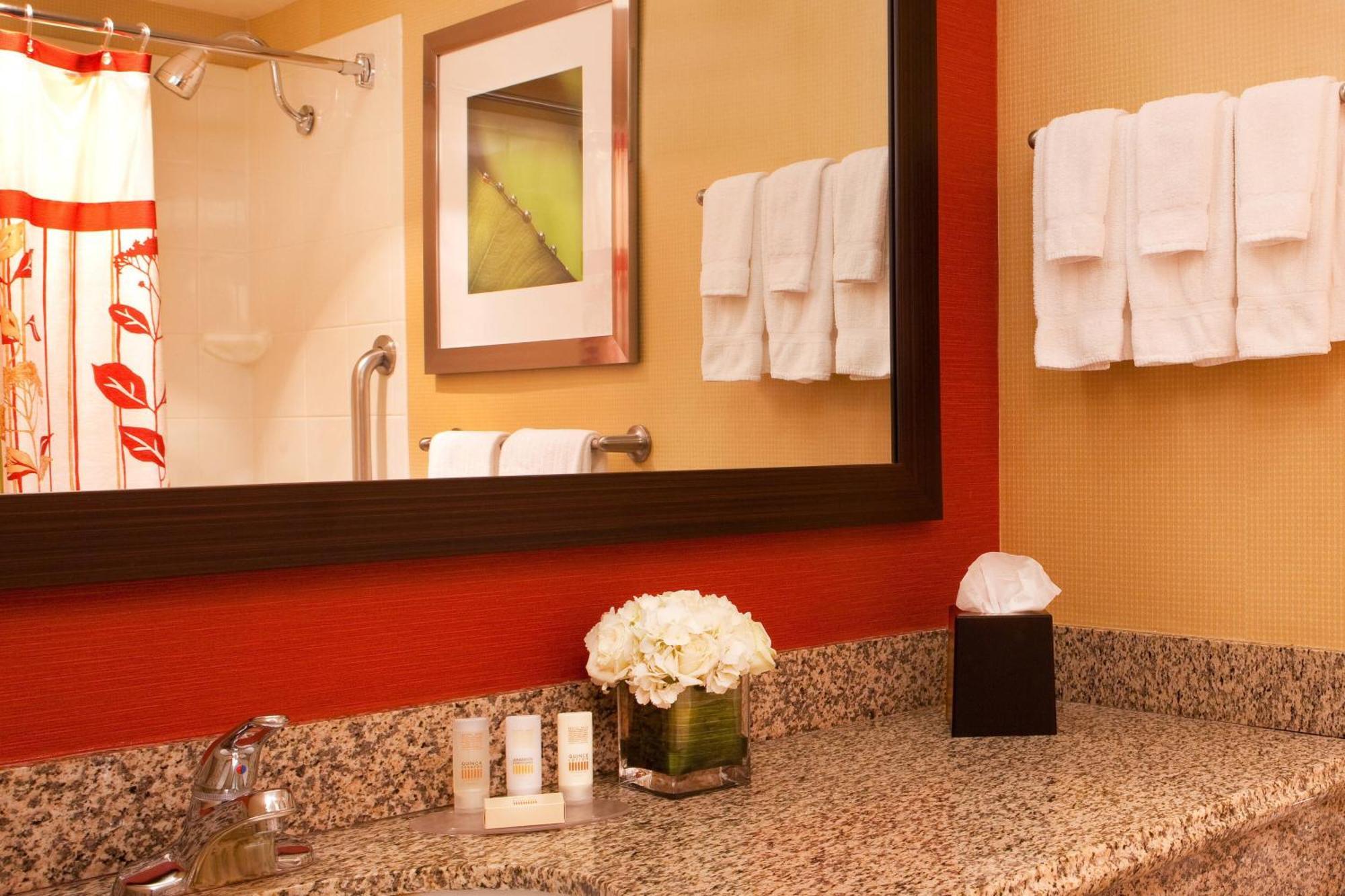 Courtyard By Marriott Alexandria Pentagon South Hotel Ruang foto